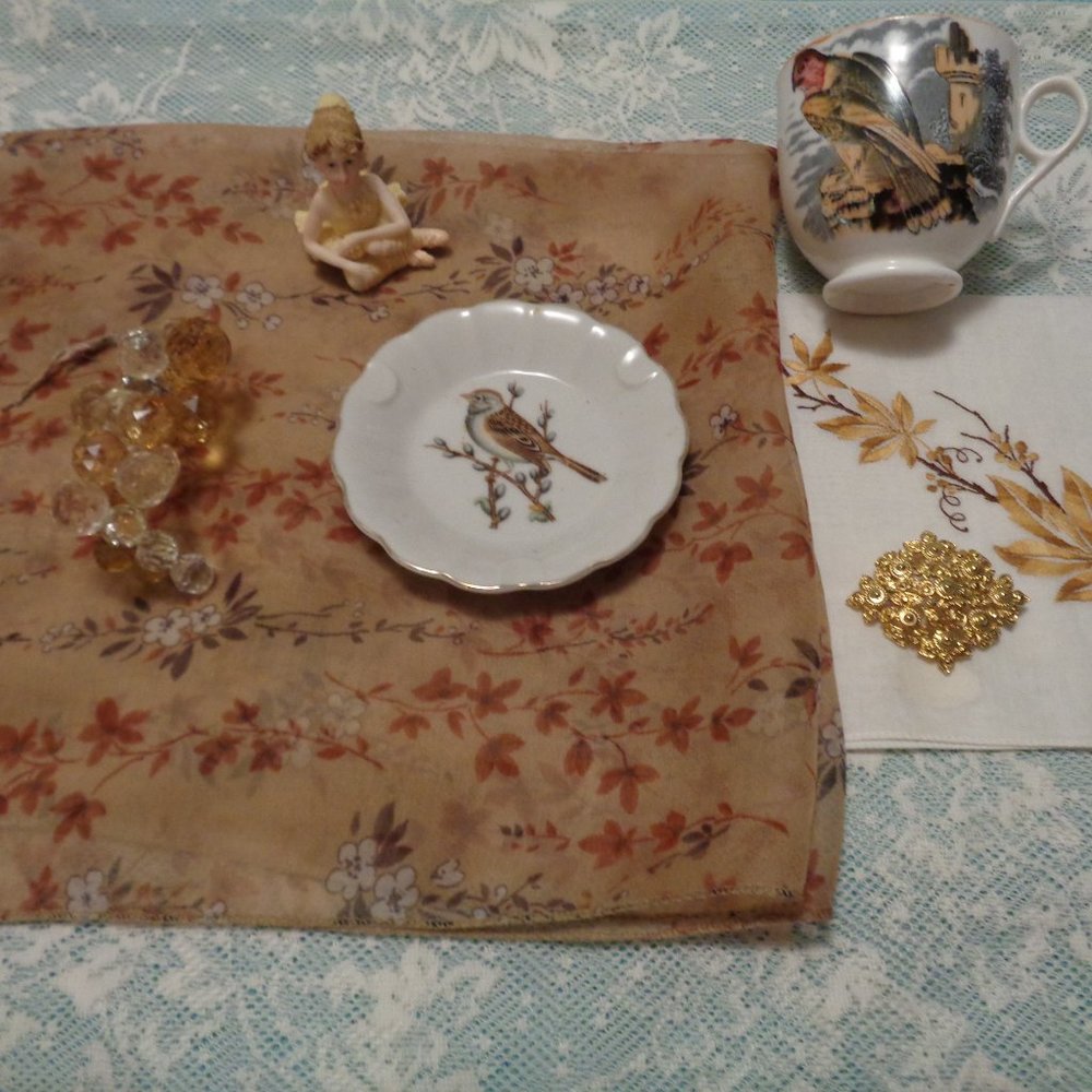 VINTAGE BROWNS & BIRDS POTTERY CLOTHE JEWELRY LOT